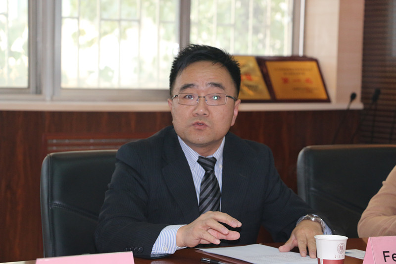 1国际交流与合作处处长徐峰教授致欢迎词并介绍学校_副本.jpg 1国际交流与合作处处长徐峰教授致欢迎词并介绍学校_副本.jpg