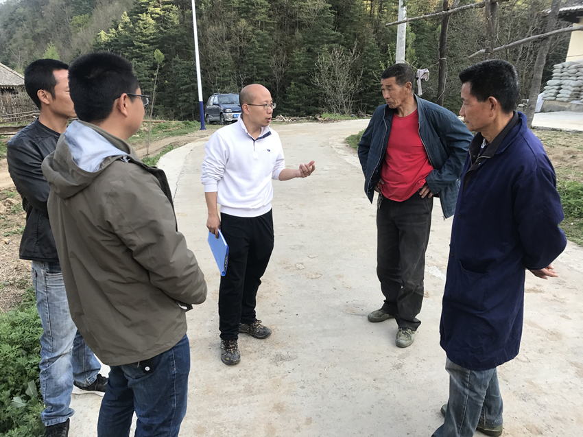5-科技特派员柞水丰北河基地技术指导_副本.jpg 5-科技特派员柞水丰北河基地技术指导_副本.jpg